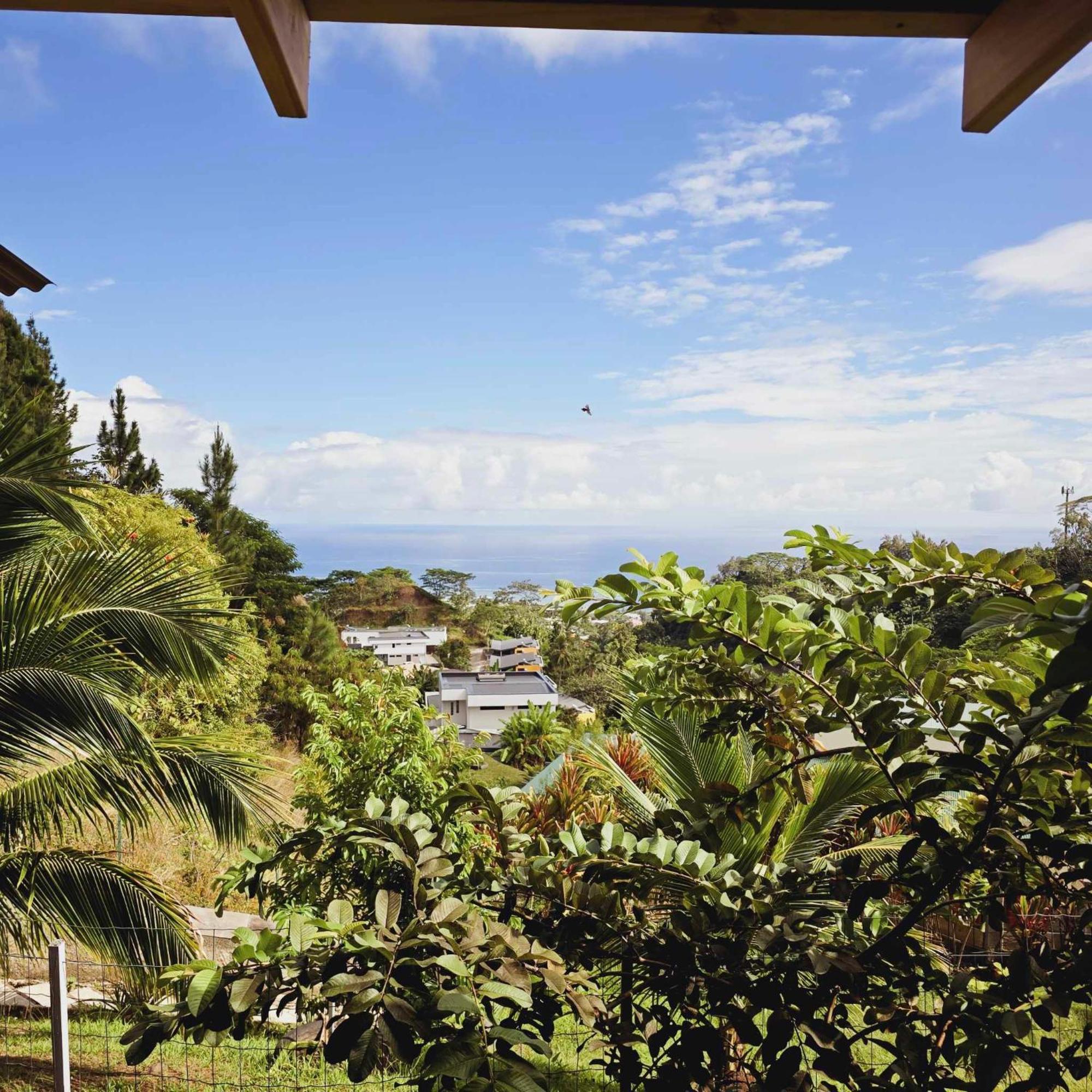 Fare Toahana, Accommodation With A Ocean View Faaa Exteriör bild