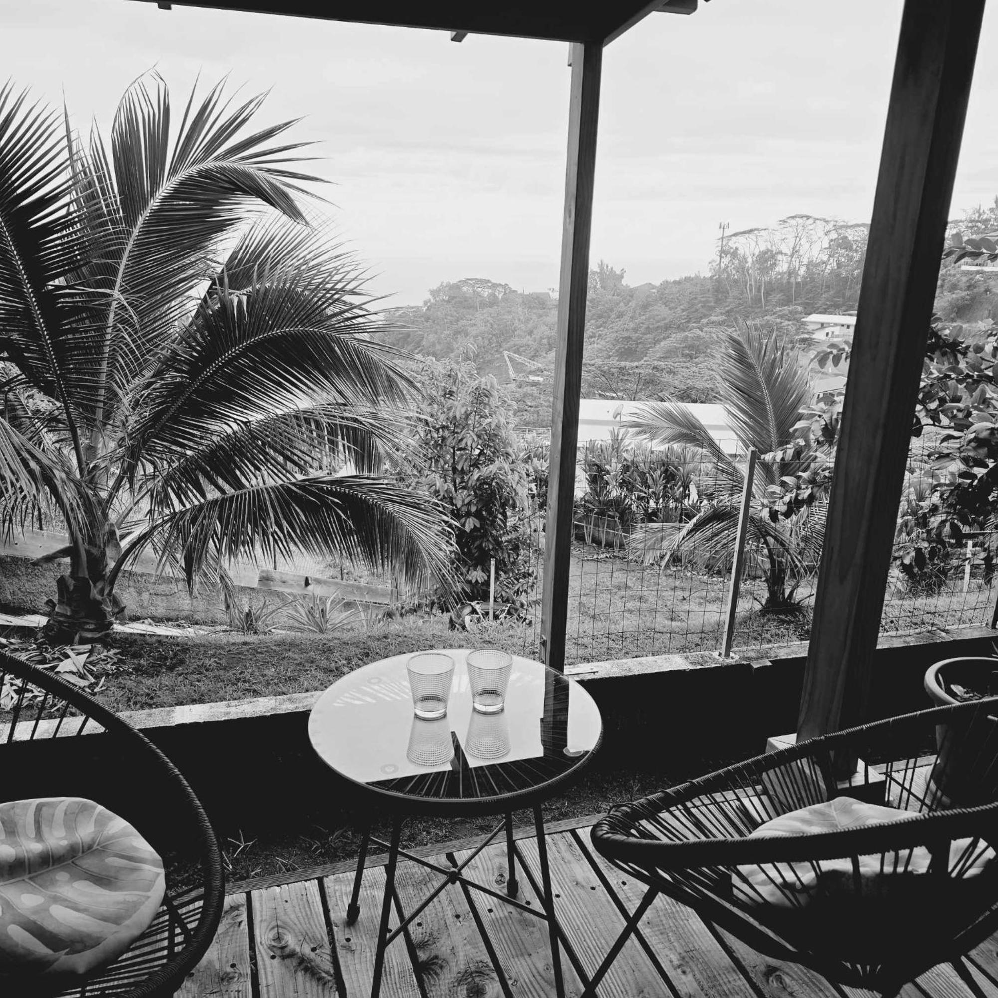 Fare Toahana, Accommodation With A Ocean View Faaa Exteriör bild