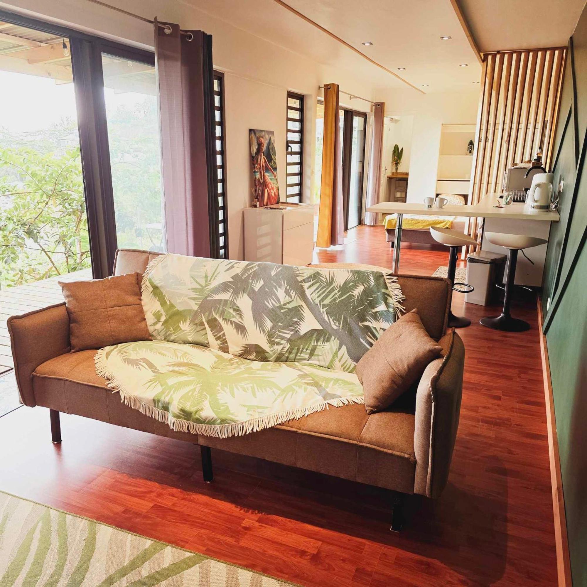 Fare Toahana, Accommodation With A Ocean View Faaa Exteriör bild