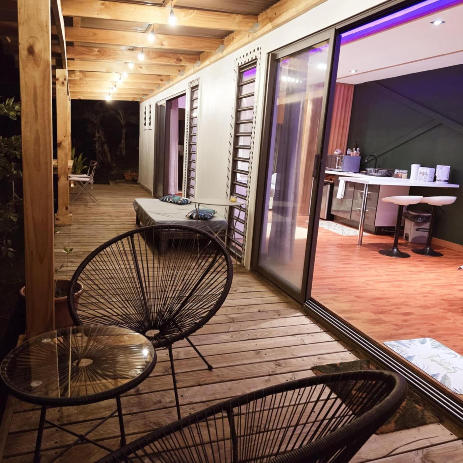 Fare Toahana, Accommodation With A Ocean View Faaa Exteriör bild
